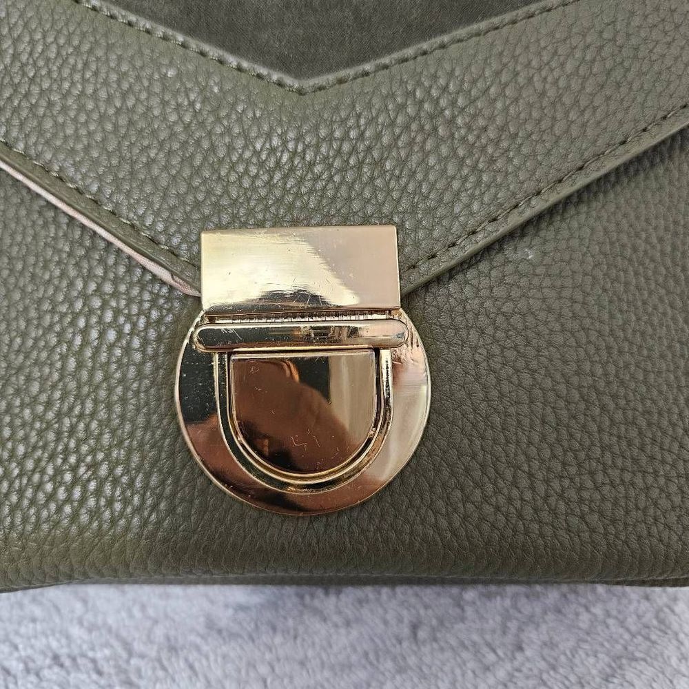New C olive green crossbody bag - Picture 2 of 8